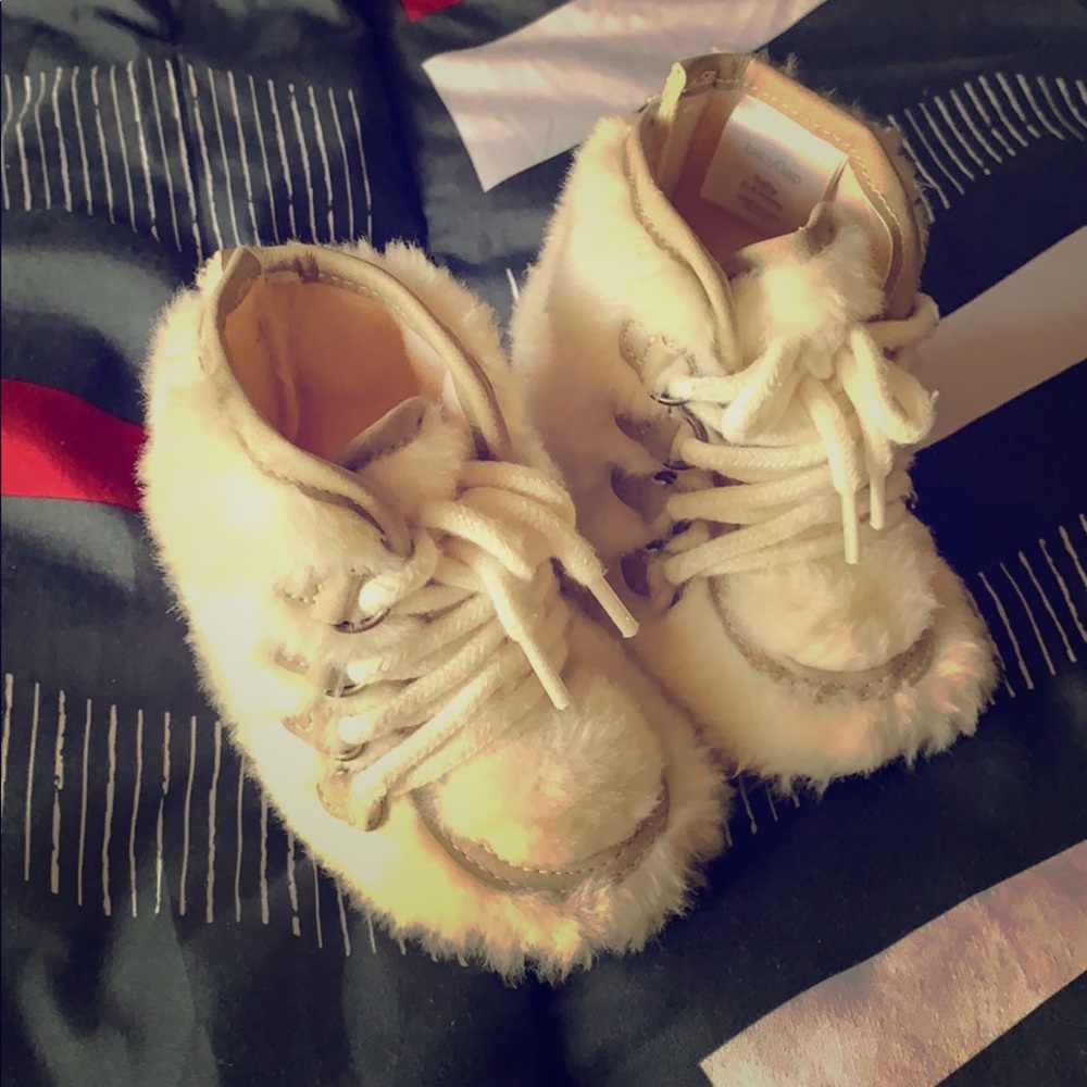 Furry baby boots 3-6 months ♥️